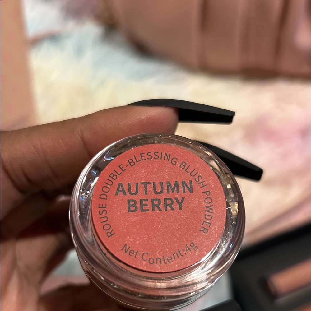 Izzy & Ali Pink bag with Chain Strap Crossbody with Beauty - Picture 3 of 11